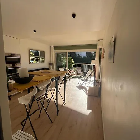 Vue Saint-jean Cap Ferrat: Seaside Comfort For Four