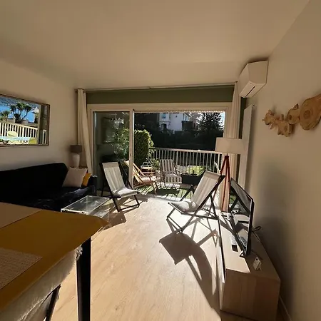 Vue Saint-jean Cap Ferrat: Seaside Comfort For Four